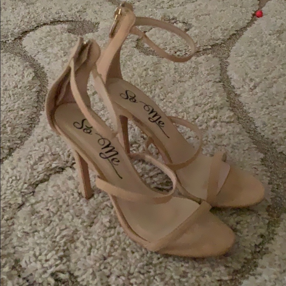 Fashion nova heels in NWOT condition! Never worn